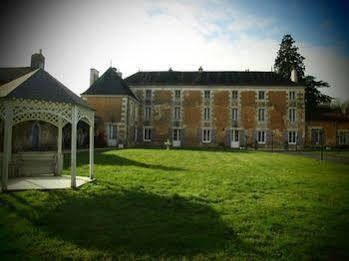 Chateau De La Touche Bed & Breakfast Savigny-Levescault Exterior photo