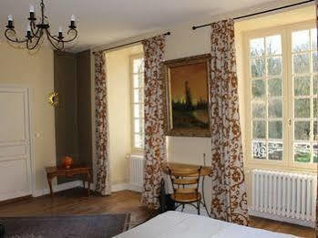 Chateau De La Touche Bed & Breakfast Savigny-Levescault Exterior photo