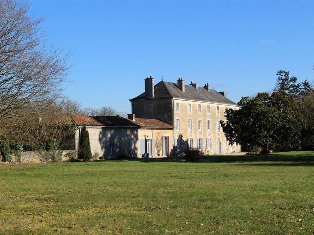 Chateau De La Touche Bed & Breakfast Savigny-Levescault Exterior photo